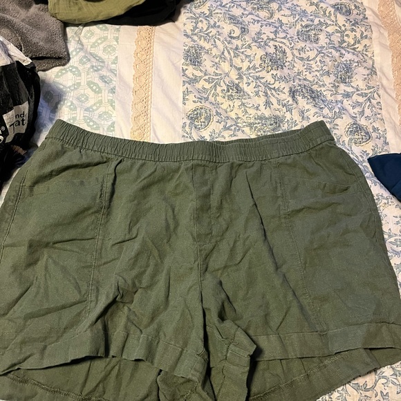 Old Navy High-Rise Stretch Shorts - Picture 1 of 2